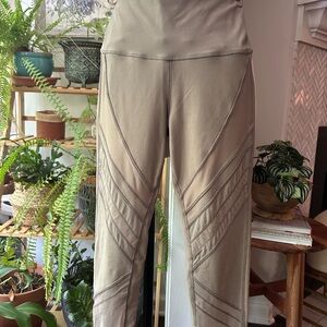 Alo yoga pants size S sheers tan color